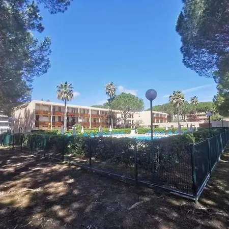 Dans De Avec Piscine , Parking Prive, Climatise, 4 Couchages, La Napoule Pres De Cannes !